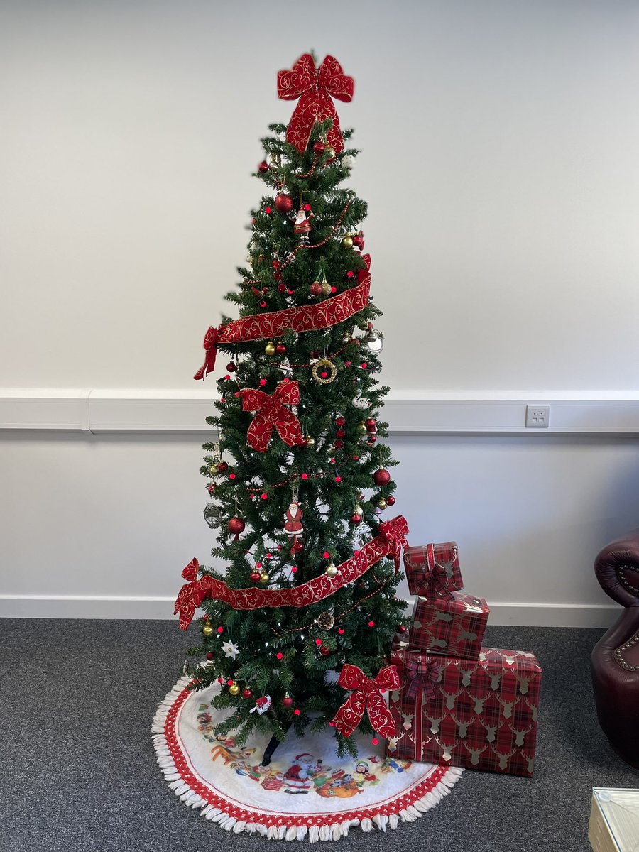 It is definetly beginning to look alot like Christmas in our office today! 🎄🎅🎁

#christmastime #december #cleaningcompany #decoratingthetree #officedecoration #ribbons #baubles #gifts #giftsunderthetree #christmasspirit #cleaningcardiff #cleaningbarry #commercialcleaning