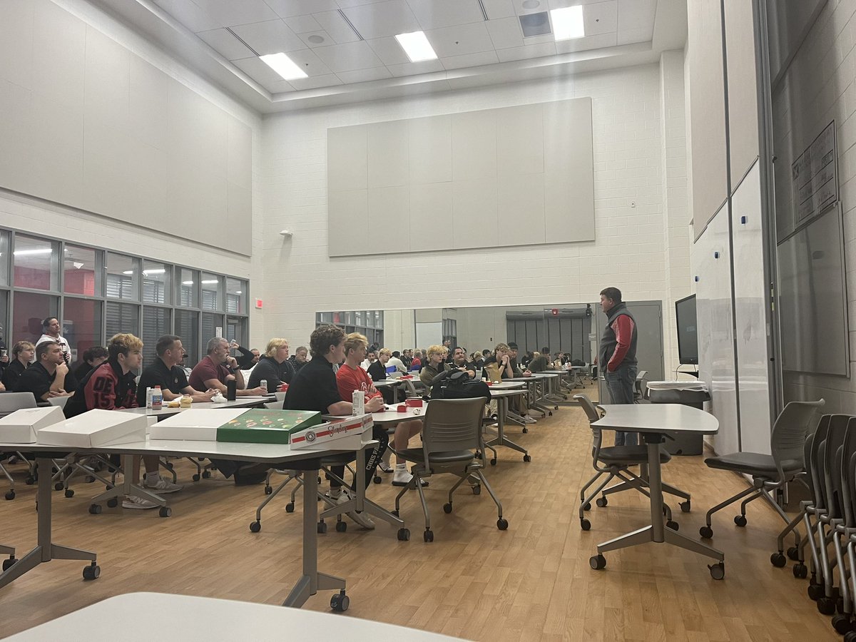 CHHS_FOOTBALL's tweet image. Appreciate the dad’s taking turns this morning at our Men of the Pride breakfast encouraging our players!  
Go Panthers!