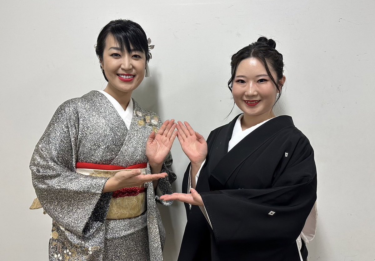 ___MisatoJP's tweet image. 千葉県我孫子市「#あなたに届ける音楽祭2023」
#夢さくら草 発売当日に、CDでも実際にギターを弾いてくださっているダイジーさんの生ギター入りで、歌わせていただきました。
そしてなんと #岡田しのぶ さんの後ろでも踊らせていただき光栄です。

大切な日。最高のスタートをありがとうございました🌸