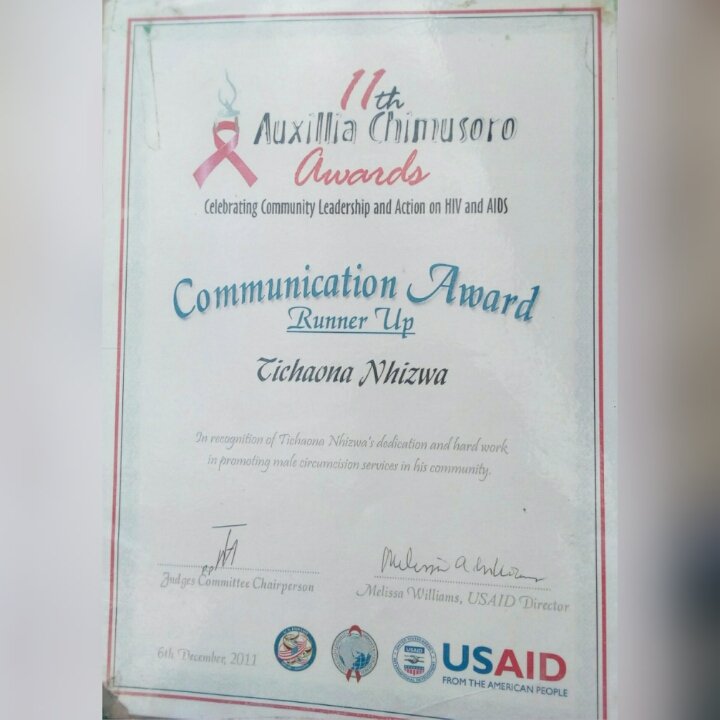 TichaonaNhizwa's tweet photo. 12 yrs ago i was given this award for promoting behavior change in my community. And as today as its world Aids Day. I want to thank @zichire and @UsaidZimbabwe for giving me that opportunity as a person with a disability. #WorldAIDSDay2023
#DisabilityAwareness
#iamable https://t.co/qLk48stnnK
