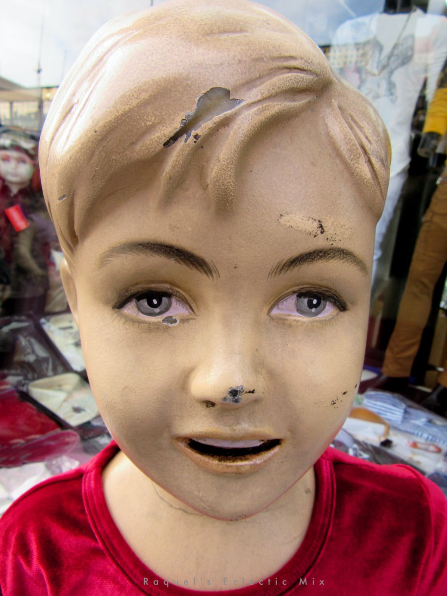 raqseclecticmix's tweet photo. A Touch Of Red...
#atouchofred
#mannequin
#christmasvibe https://t.co/iliNIxz7ey