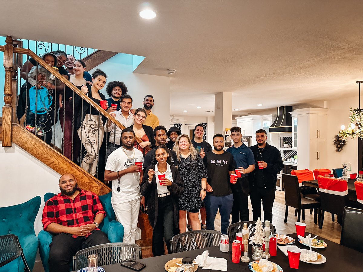 Grooglobal's tweet image. We have so many things to be thankful for this year but one of the most important ones is our Grooglobal Team. Happy Thanksgiving 🍁 
•
•
#grooglobalfamily #happythanksgivng #workteam #workfamily #friendsgiving