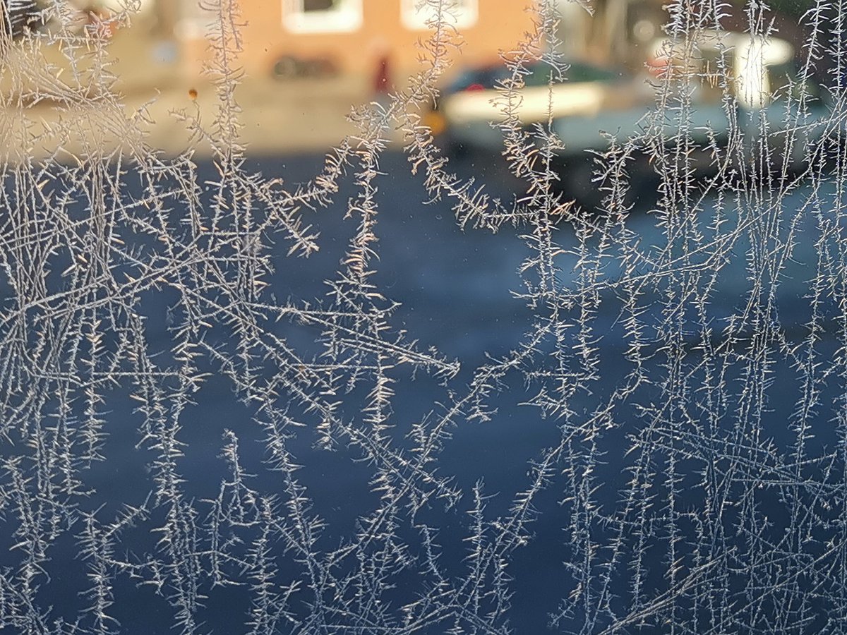 You know your Internorm  high-performance windows are working when there's ice on the *OUTSIDE* of the window! It means you're keeping all your heat inside 😁😁
#HeatEfficient #LowEnergy #TripleGlazing <a href="/internormUK/">Internorm Windows UK Ltd</a>