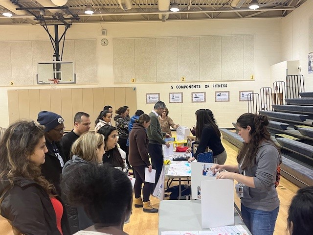 LowesIslandElem's tweet photo. Successful Deeper Learning Night engaging with Parents and learning more about the 5Cs in our classrooms and at home ‼️ Thank you to everyone who attended⭐️#DeeperLearning #EveryLeopardEveryDay @KLpuschak @Mrs__Painter https://t.co/88kDAcJ0gy