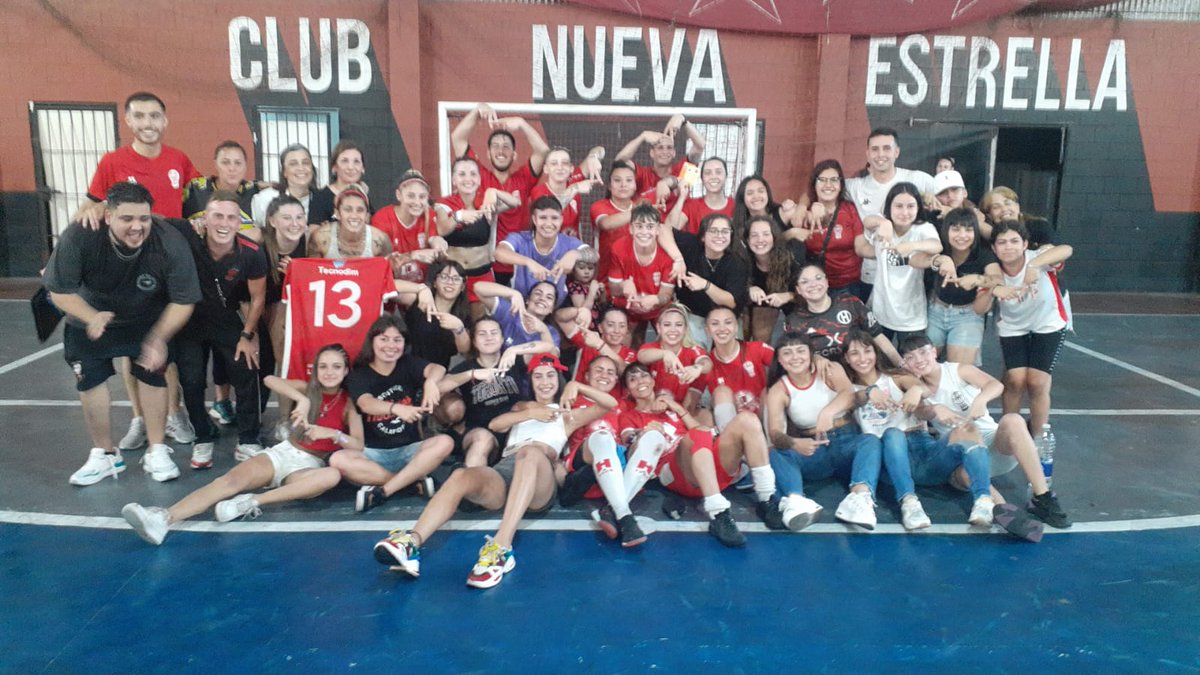¡Las Quemeras de #Futsal ascendieron a Primera! 🥳

💪🏻😎 Fue victoria ante #NuevaEstrella: el partido de ida terminó 2-0 y el de vuelta fue 3-4 para volver a la máxima categoría

¡Felicidades!
#VamosGlobo 🎈
#HuracánYNadaMás