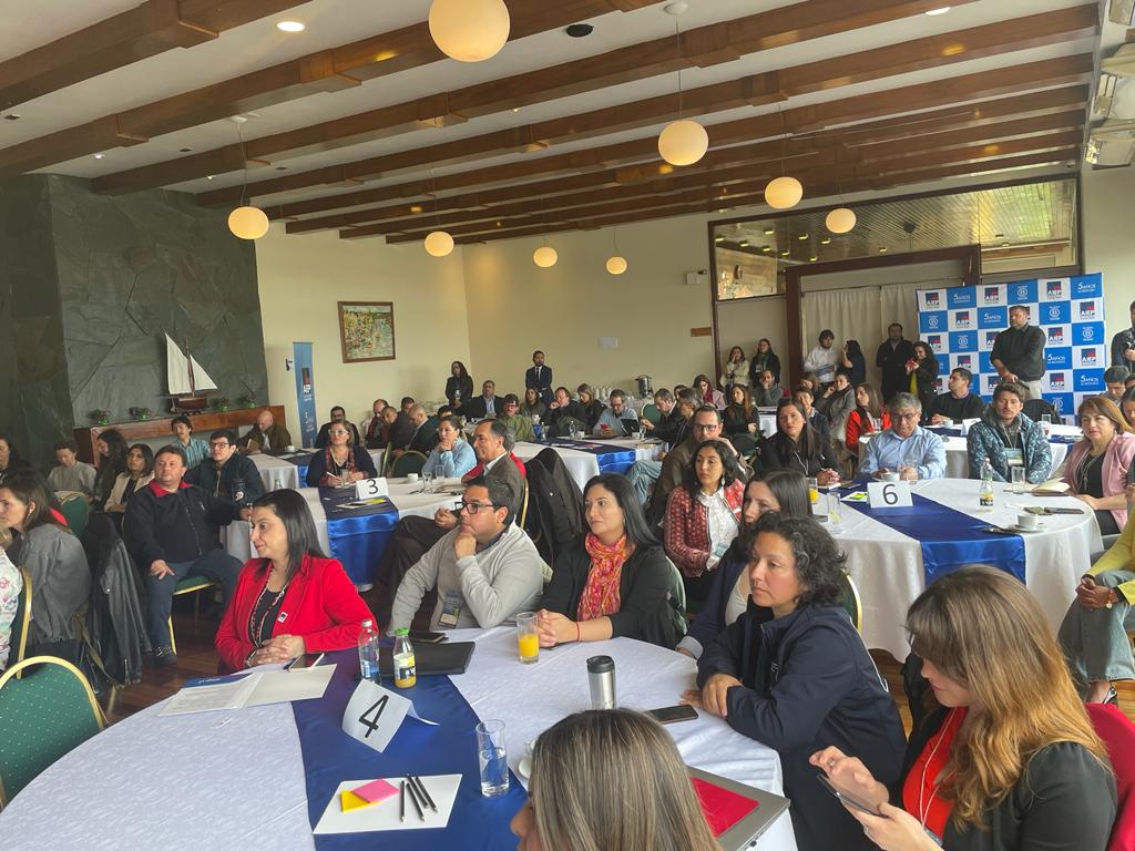 SeremieconomiaX's tweet image. En #PuertoMontt el seremi de Economía @lcardenasmayorg participó como panelista en el 1er Encuentro de Desarrollo Sostenible y Comunidades de la #RegiondeLosLagos, actividad organizada por @AIEP.