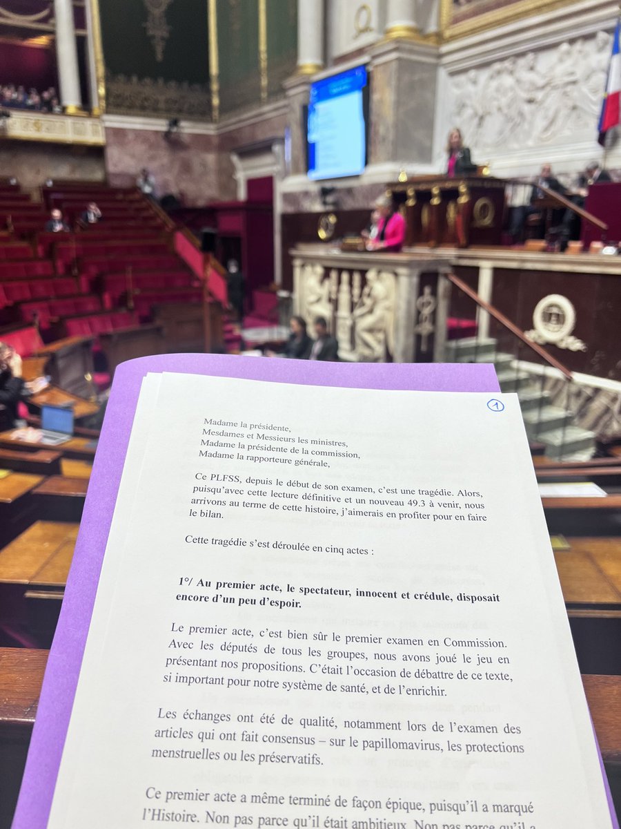 J’avais préparé mon intervention pour la lecture définitive du PLFSS. Mais patatras… voilà le 20eme 49.3 qui monte à la tribune avant même le début des débats … À la poubelle donc. Et au final un budget de 643 milliards d’euros…quasiment jamais débattus après 3 X 49.3