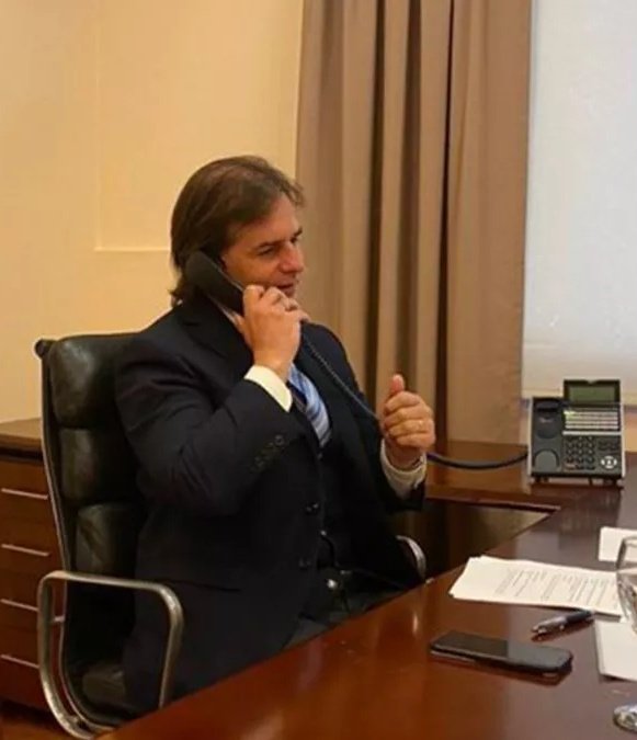 Uruguay 2024 sin Spotify:

-Diamante FM
-Hola, para pedir un tema