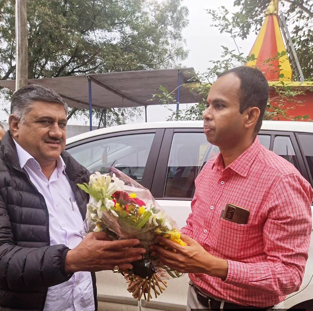papuramdara's tweet photo. नेमावर-देवास, मध्यप्रदेश में जल निगम अधिकारियों के साथ साईड विजिट..... https://t.co/ULzx2WhCZg