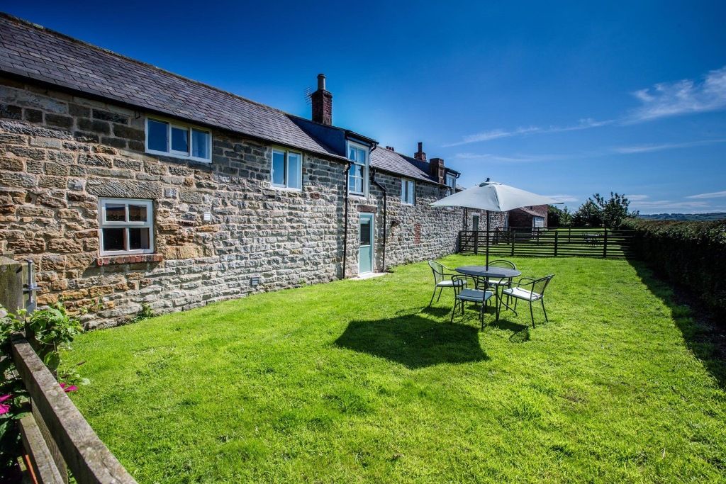 Planning your next getaway? Rosedale Holidays Cottages in Port Mulgrave is your idyllic escape between Runswick Bay and Staithes! 🐶 Welcomes dogs and small pets 🐾 weacceptpets.co.uk/NorthYorkshire… #RosedaleHolidays #NorthYorkshireEscape #CoastalRetreat #GetawayGoals #Explore