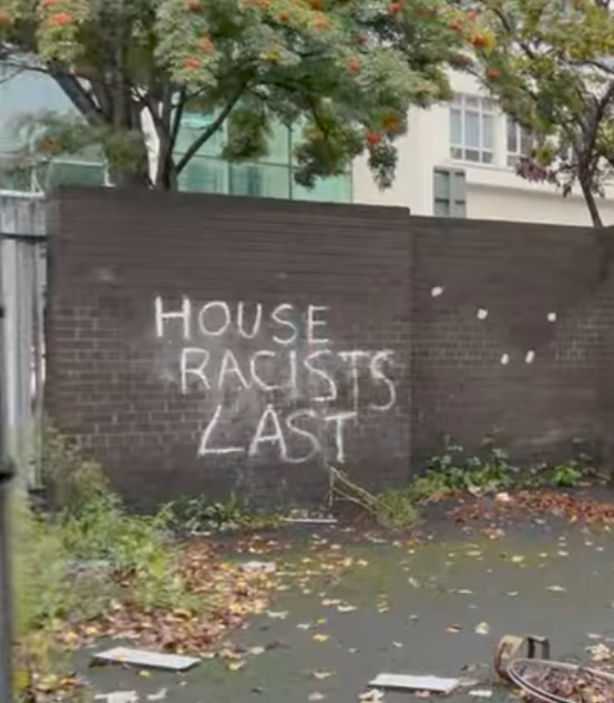 OkayBiology's tweet photo. 'Racists' is the new dysphemism for homeless Irish people in Ireland.
The Irish people are being treated like 4rth class citizens in their own country by the treacherous Irish government & police.
#NoIrishNeedApply https://t.co/zeYMW5DON3