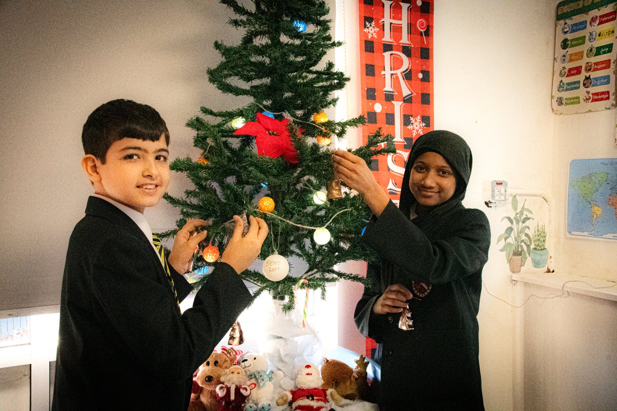 MoseleySchool's tweet photo. 🎄✨Embracing the Christmas spirit at Moseley School &amp; Sixth Form as our incredible EAL students come together to deck the halls &amp; adorn their class Christmas tree!  The countdown to Christmas has officially begun.🎁🎅🎄✨ https://t.co/IJd1R6iFSs