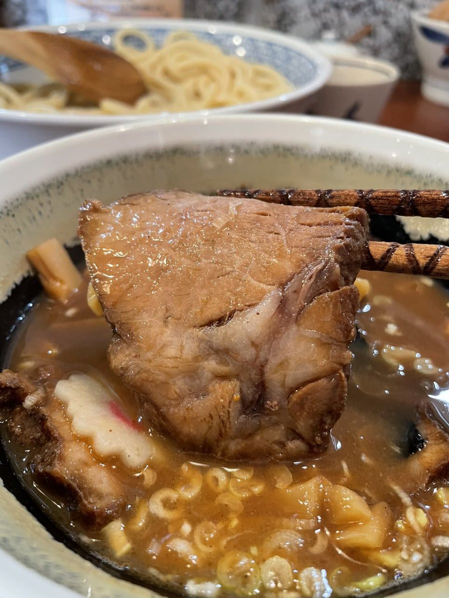 The noodles are smooth and elastic, with a fluffy texture when you bite into them.😊