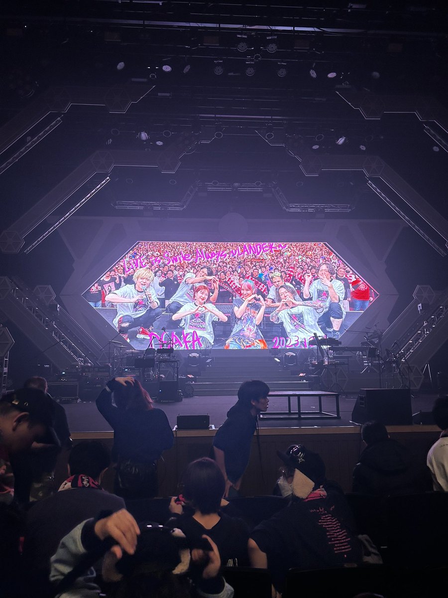 ハイタッチは出来んかったけど目は合ってたはず😇

#LiSA  #LANDERツアー