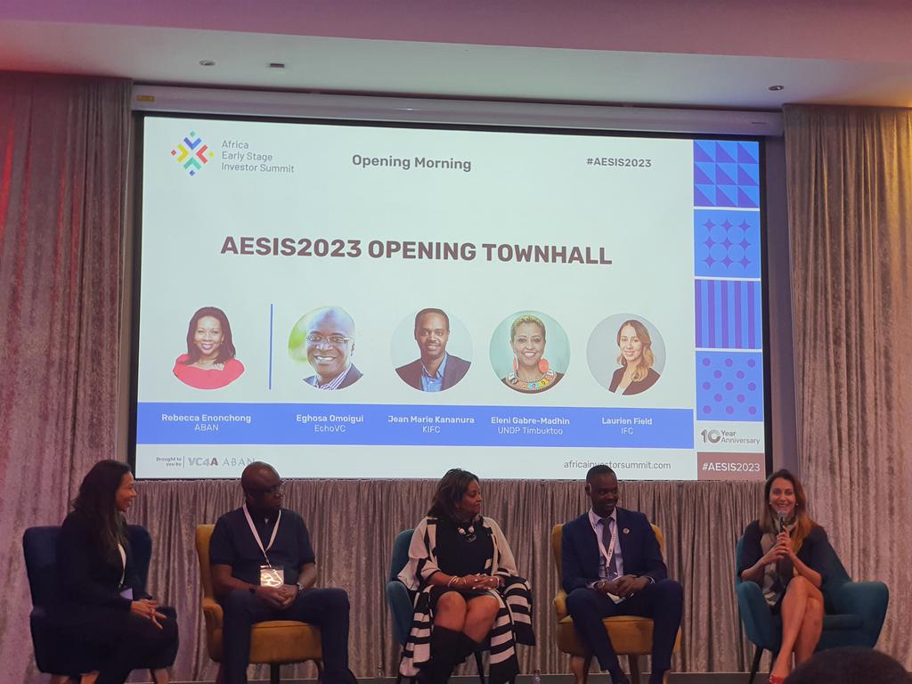 africatechie's tweet image. Voici où je suis actuellement #AESIS2023 que nous organisons depuis 10 ans. Je suis cofondatrice de @ABANAngels, @CameroonAngels Comité d&apos;investissement d&apos;un VC Fund Africain. Maintenant tu peux preferer les conseils de Google. C&apos;est comme tu veux.