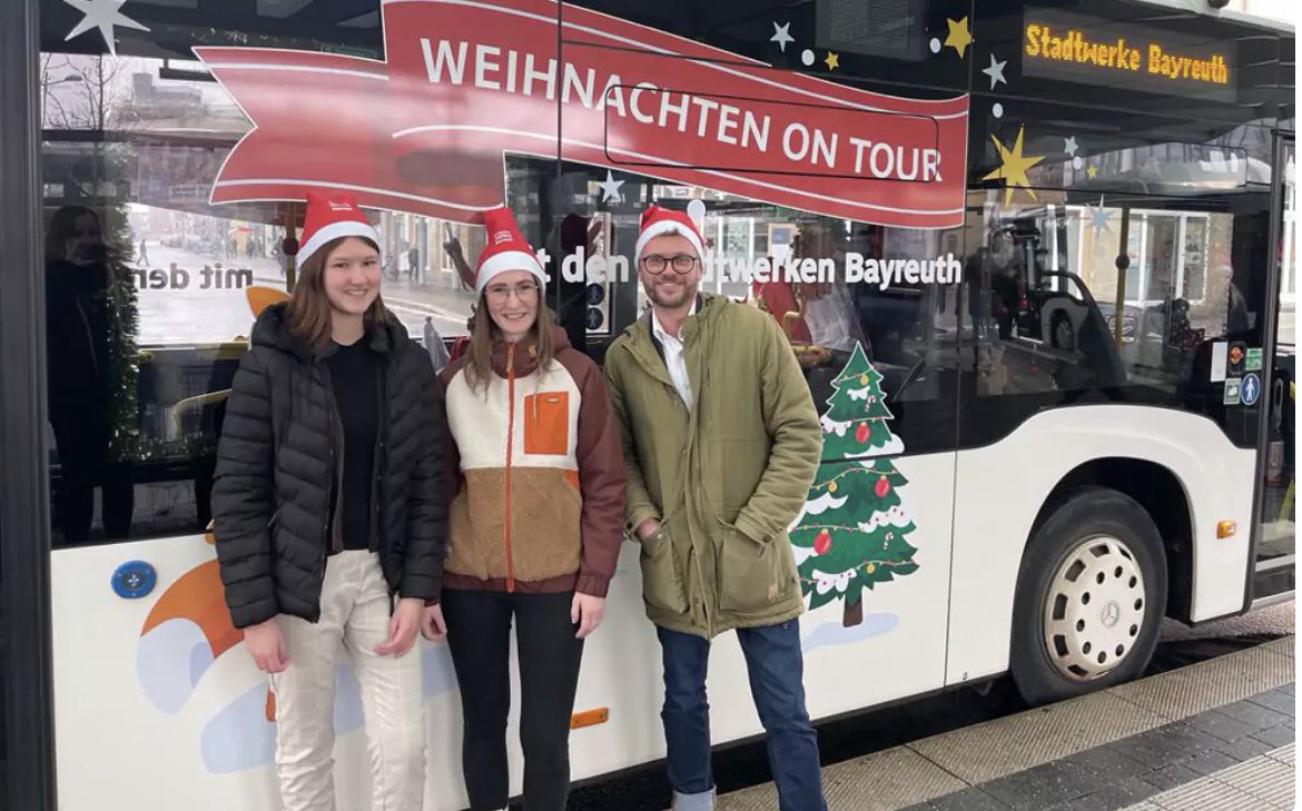 bt_tagblatt's tweet image. Ein #Weihnachtsbus der Stadtwerke fährt ab morgen durch #Bayreuth! 
bayreuther-tagblatt.de/nachrichten-me…