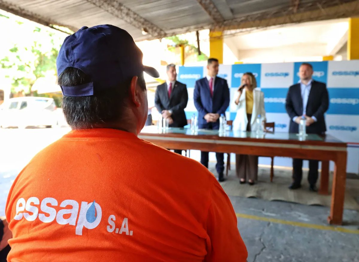 MTESS_PY's tweet image. 🧑🏻‍🏭👷🏻 A través del @SNPP_Paraguay y @Sinafocal renovamos nuestro compromiso de trabajar con la @EssapSA para otorgar #FormaciónDual y certificacion laboral a los trabajadores de la entidad. 

&quot;Queremos seguir trabajando con la Essap para brindar a todos los trabajadores formación…