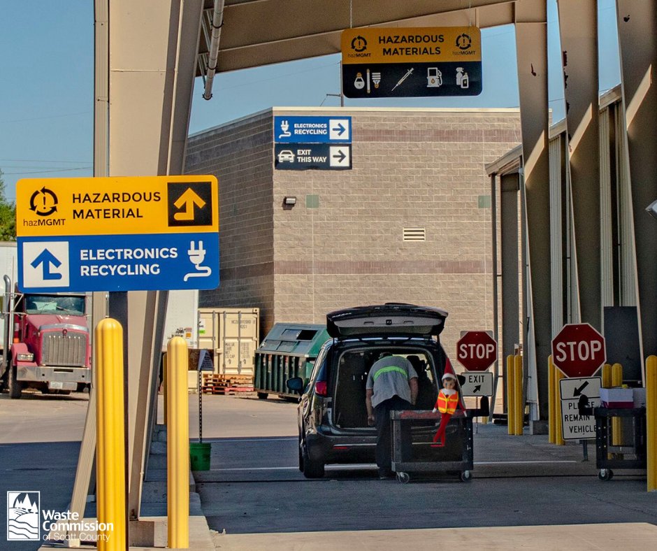 WasteCommission's tweet photo. I’m at the Household Hazardous Materials Facility today! Residents and businesses can dispose of things that could be dangerous to our environment – like paint, automotive fluids, sharps, and fluorescent lightbulbs – here. Staff will even unload your items from your car! #WCSCElf https://t.co/RTF29a2mEF