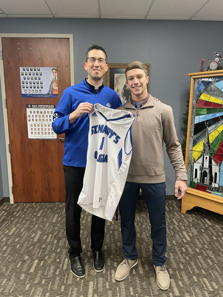ColganBB's tweet photo. For home games our seniors are giving out their old jerseys to staff members that have had a positive influence in their life! Thank you for all that you do for our student-athletes!!
#TheColganWay βοΈππ https://t.co/icl8EhmDsa