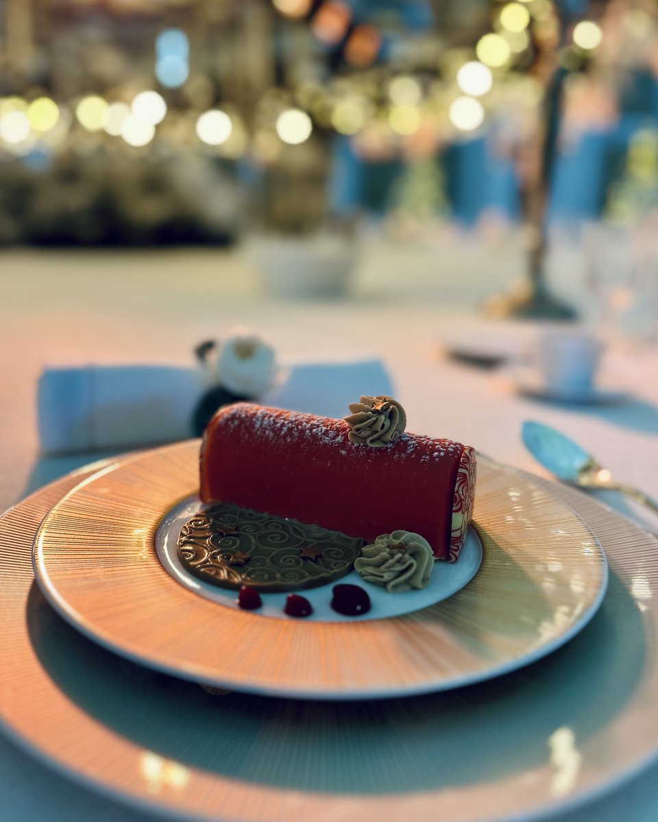 Château de Vaux-le-Vicomte (@chateauvlv) on Twitter photo 🧑🍳 Venez déguster notre Bûche de Noël, ici présentée avec élégance dans une magnifique assiette en porcelaine de notre partenaire <a href="/Bernardaud/">Bernardaud</a> dans le Grand Salon 🤩
Ne manquez pas l'occasion de vous régaler 😋
Vos billets pour le Grand Noël 🎟
↪ …letterie-vaux-le-vicomte.recreatex.be/Exhibitions/Ov… 🧑🍳 Venez déguster notre Bûche de Noël, ici présentée avec élégance dans une magnifique assiette en porcelaine de notre partenaire <a href="/Bernardaud/">Bernardaud</a> dans le Grand Salon 🤩
Ne manquez pas l'occasion de vous régaler 😋
Vos billets pour le Grand Noël 🎟
↪ …letterie-vaux-le-vicomte.recreatex.be/Exhibitions/Ov…