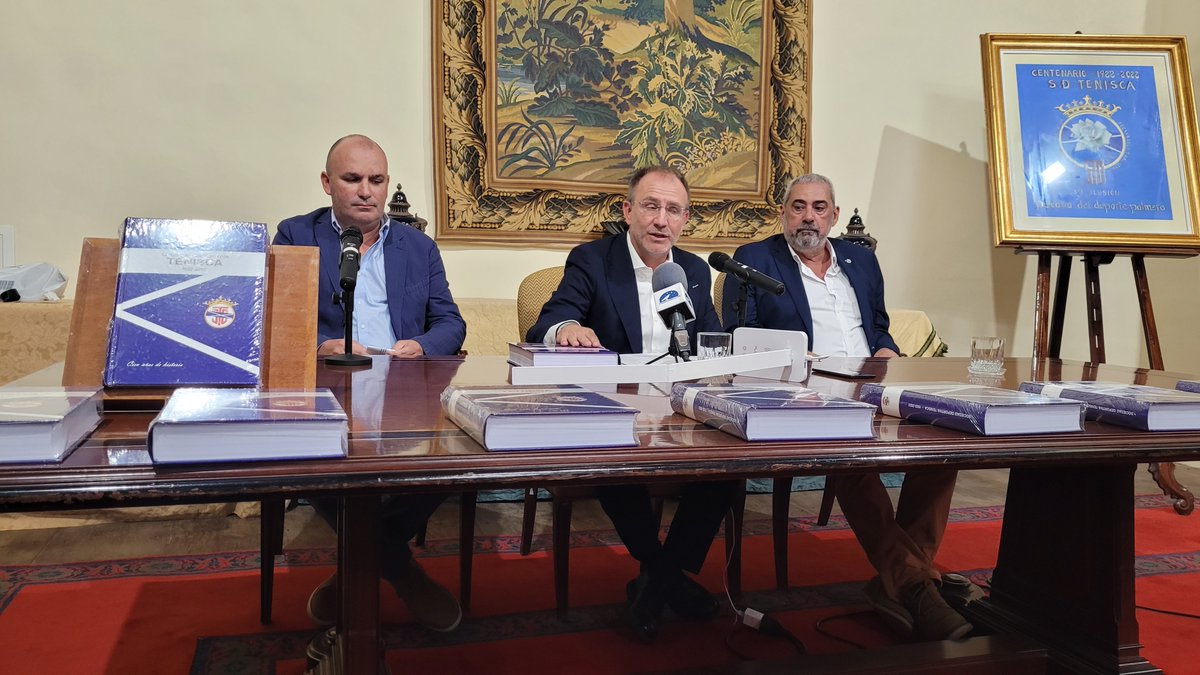 SDTenisca's tweet photo. 𝗦𝗘 𝗣𝗥𝗘𝗦𝗘𝗡𝗧Ó 𝗘𝗟 𝗟𝗜𝗕𝗥𝗢 𝗗𝗘𝗟 𝗖𝗘𝗡𝗧𝗘𝗡𝗔𝗥𝗜𝗢 𝗗𝗘 𝗟𝗔 𝗦𝗢𝗖𝗜𝗘𝗗𝗔𝗗 𝗗𝗘𝗣𝗢𝗥𝗧𝗜𝗩𝗔 𝗧𝗘𝗡𝗜𝗦𝗖𝗔 📚

Al acto acudió una nutrida representación del Cabildo;  del Ayuntamiento; de la sociedad cultural y un numeroso público.

https://t.co/j38ruUJW0r https://t.co/Is0Vu8nAwA