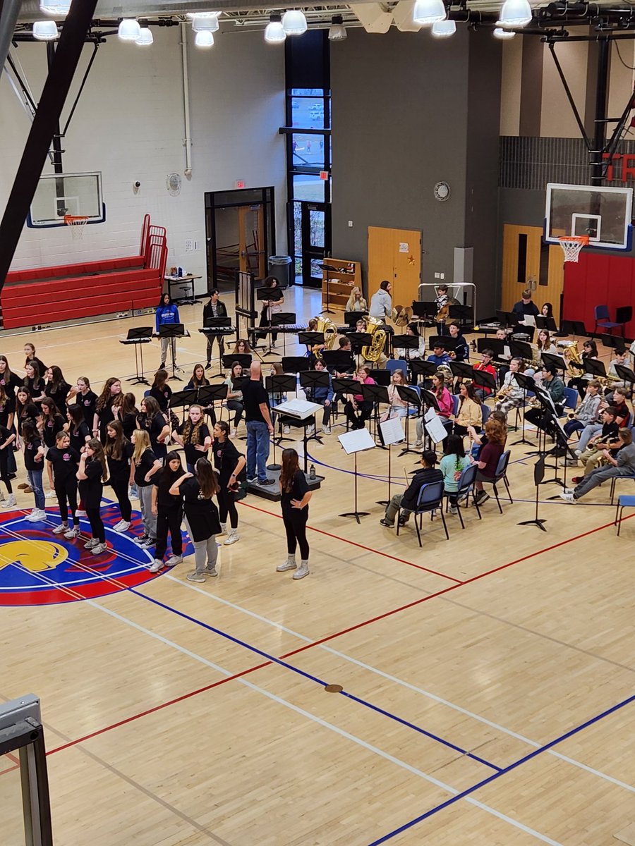 scott_lykins's tweet photo. Our magnificent choir and band are preparing for their winter performance. Music is filling the hallways at FCMS! #FCMSWellbeingforall #FCMSWeConnect @FCMSPrincipal @rowan_ITC @DeanFcms @FCMSChoirTeach @mixedmeter https://t.co/nqOgpy5MSR