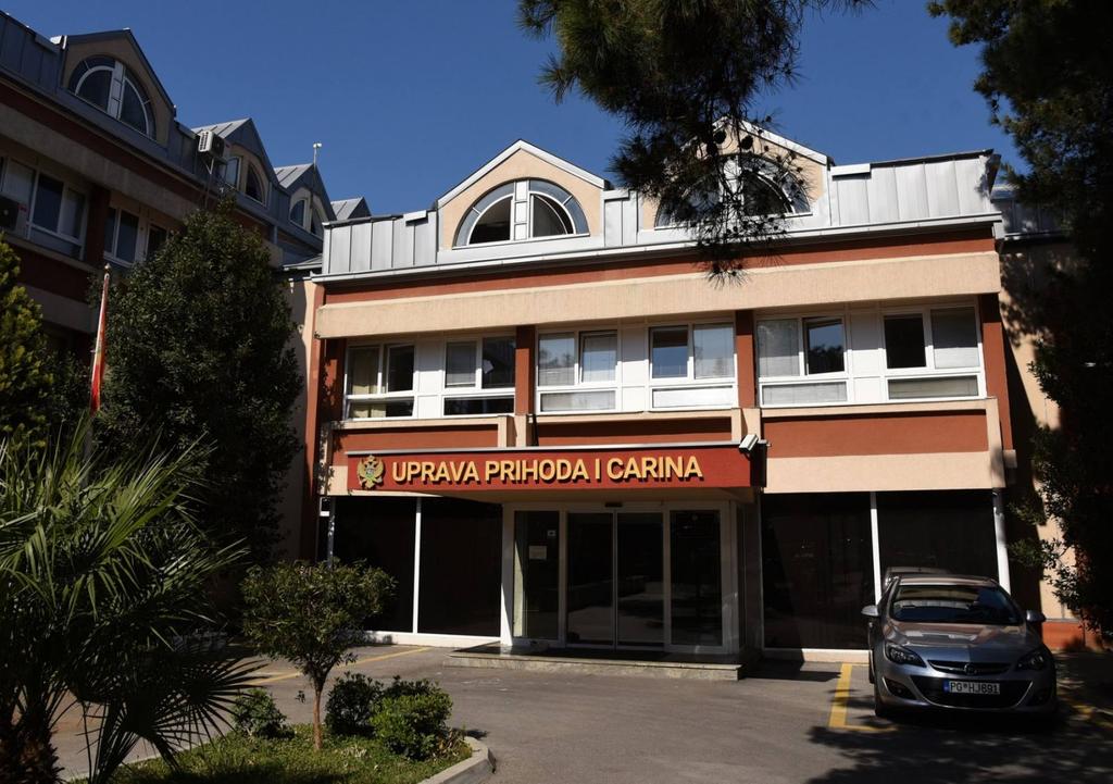 CgUprava's tweet photo. ✅ U Izvještaju EK o 🇲🇪, konstatovan je bolji rezultat u 4️⃣ poglavlja, među kojima je i Carinska unija. 👏

✅ UPC je ove godine sprovela niz aktivnosti za kvalitetno ispunjavanje obaveza, posebno iz poglavlja 2️⃣9️⃣ - Carinska unija❗
🔗
https://t.co/ErZT0228qq https://t.co/lDtOy1ioKp