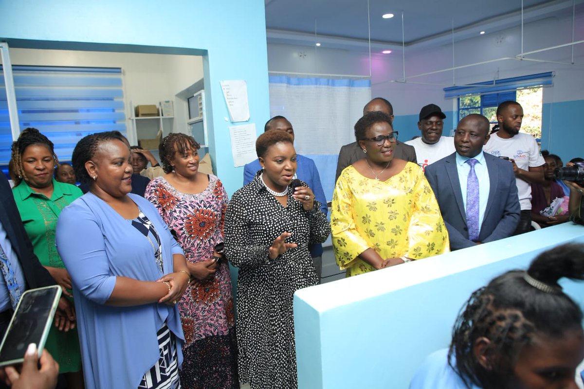 Nakhumicha_S's tweet photo. #WorldAIDSDay
Meru County
Visited Nyambene Hospital and inspected their maternal health facilities.

The new SHA will cover all mothers antenatal and post natal care. The CHPs will walk the pregnancy journey with the mothers, ensuring they attend all clinics and equally walk with them after child birth to ensure all children get immunisation.
#AfyaNyumbani