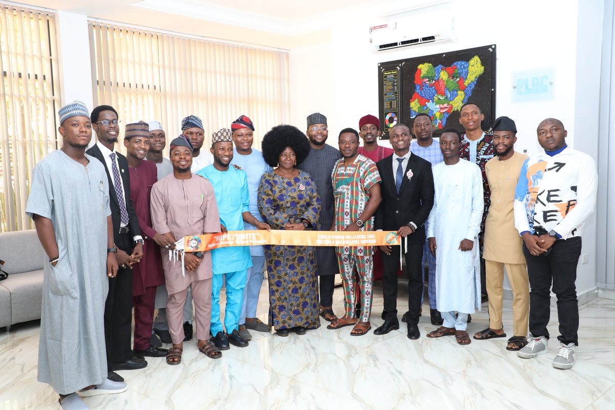 PLACNG's tweet photo. PHOTO SPEAKS: 2023 PLAC Interns with Mrs Ene Obi, Former Convener, @SituationRoomNg in a group photograph at the Fourth Bi-weekly Meeting held today.
#EUinNigeria #EU4DemocracyNG #PLACInternship #PLACInternship2023 https://t.co/yTb1NnAEnw