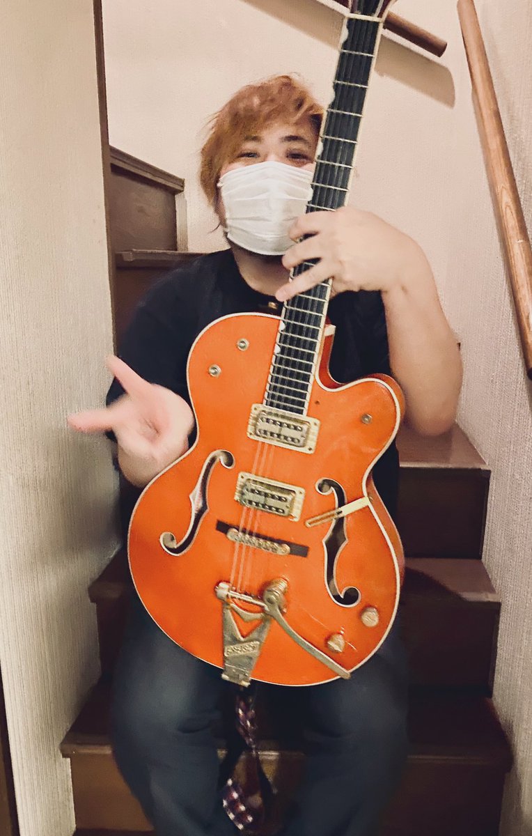 d9o9m's tweet photo. 町田プレハ、最高でした！
お越しくださった皆様、共演の皆様、スタッフの皆様、ありがとうございました！！
そして本日で、23年のライブ活動も無事に終わりました！🎤
今年もたくさんの応援ありがとうございました！
これから楽しく歌うんで、よろしくお願いします！🧡🎸 https://t.co/aqjrWTjN96