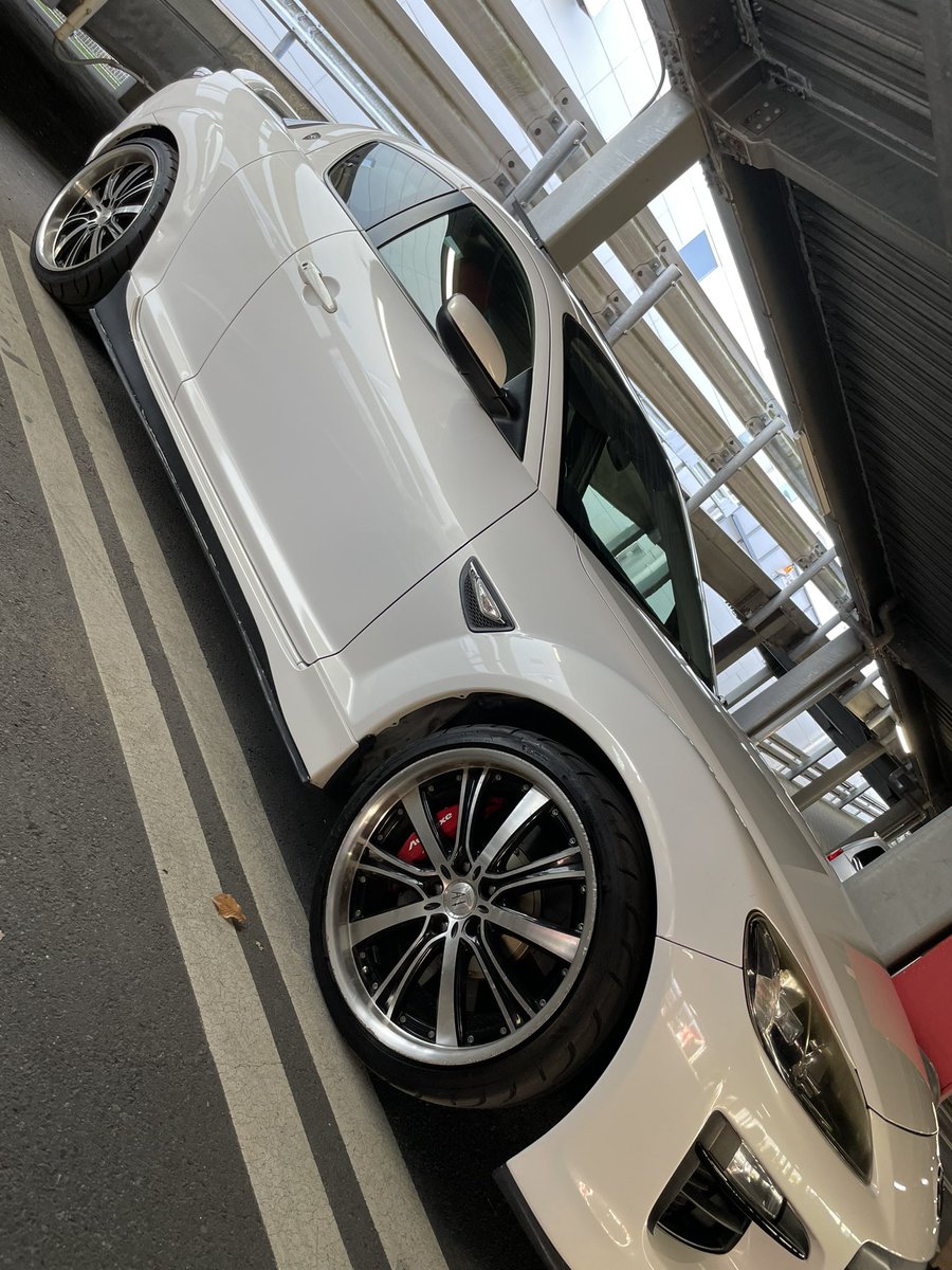 TT___0917's tweet photo. 普段あんまり自分の車あげないんですけど今月で大体納車して一年でしたのでどんくらい変わったか残しておこうと思います！
面影ないくらいに変わってしまいましたね💦
ほぼ理想の形になって大満足です！！
←before                                            after→ https://t.co/M7L82BMpt5