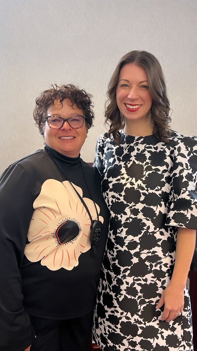 👏 👏 Yes, we love to see it! Our @juliarafalbaer and Superintendent in Residence @margaretcrespo  present together at @WeAreTheForum cohort 4!