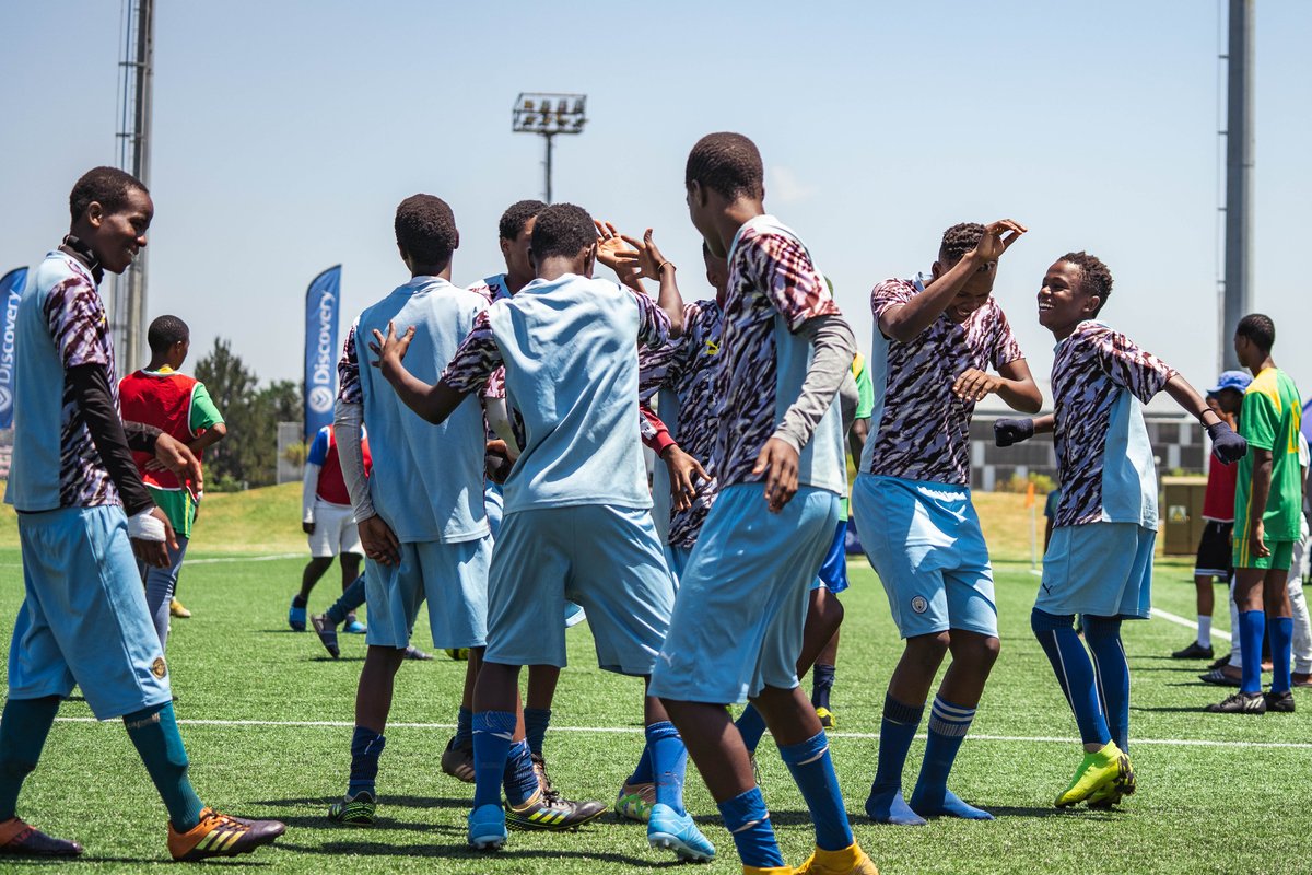 Discovery_SA's tweet photo. 🎉The vibe. The players. The community leaders. 🥳 The 2023 Discovery Walter Sisulu Soccer Challenge kicks off today at Nike Shapa Soweto! ⚽ Good luck to all the teams! #DWSSC https://t.co/OUwsV0T3qP