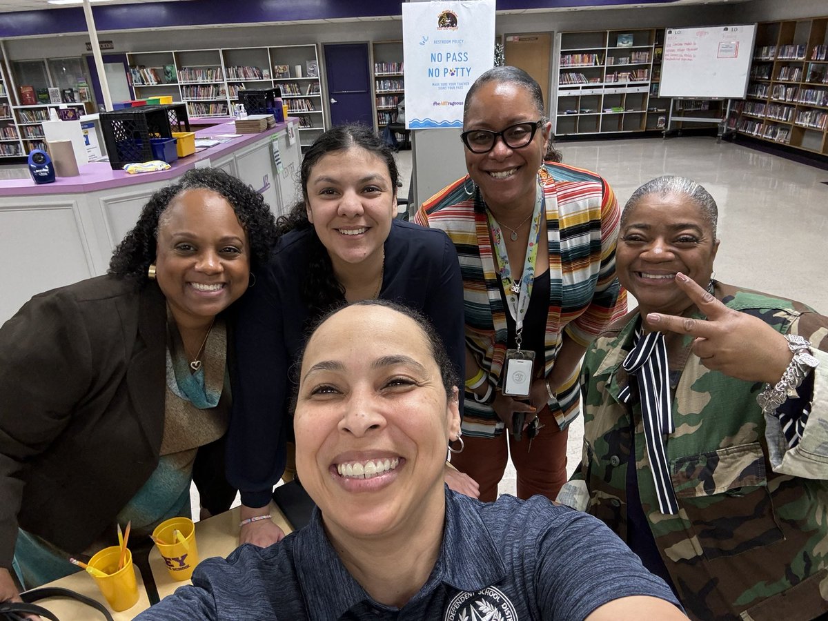 I work with some of the best around…
We closed out a late evening w/ a Collaborative MS Demo Day!!
Teachers &amp; leaders fully engaged, ready to learn… ready to implement.
A HUGE thank you to <a href="/pzumberge/">Paige Zumberge</a> for pushing the vision through!!
<a href="/ForestBrookMS/">Forest Brook MS HISD</a> <a href="/PatrickHenryMS/">Patrick Henry MS</a> <a href="/KeyMS_Cougars/">THE Francis Scott Key Middle School</a>