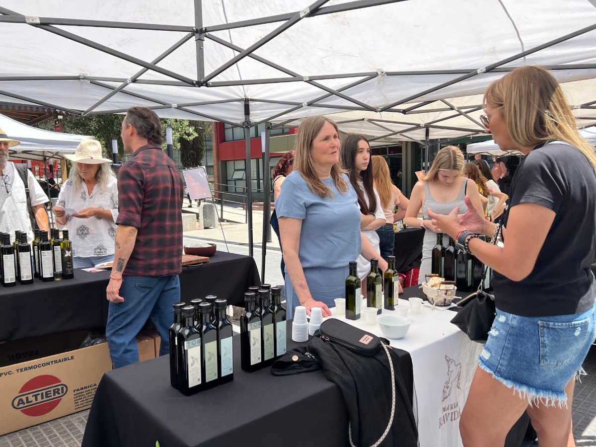 #GestiónAgrícola #Mendoza
Compartimos algunos momentos de Terra Madre Oliva donde los visitantes disfrutaron de paneles de expertos, catas guiadas y elaboraciones gastronómicas #RutaDelOlivo ¡Muchas gracias a quienes se sumaron!
Más info en acortar.link/UolOTw