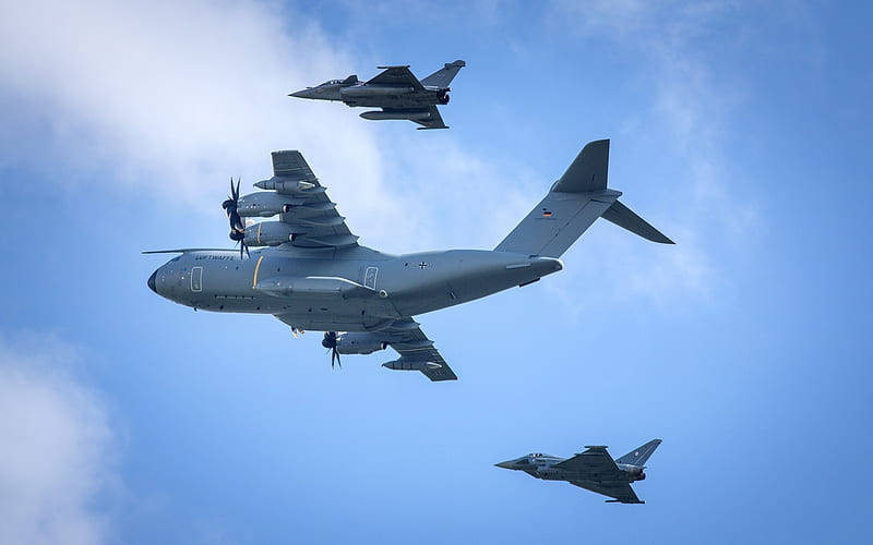 🛩️✈️ #GermanAirForce showcases prowess in #India!
#A400M Transport Aircraft, #A330 refueler, and #EurofighterTyphoon featured in the #Tangshaki exercise with 12 Air Forces. All three platforms offered to #IndianAirForce, fostering firsthand demonstrations. 🇩🇪🇮🇳🌐🤝