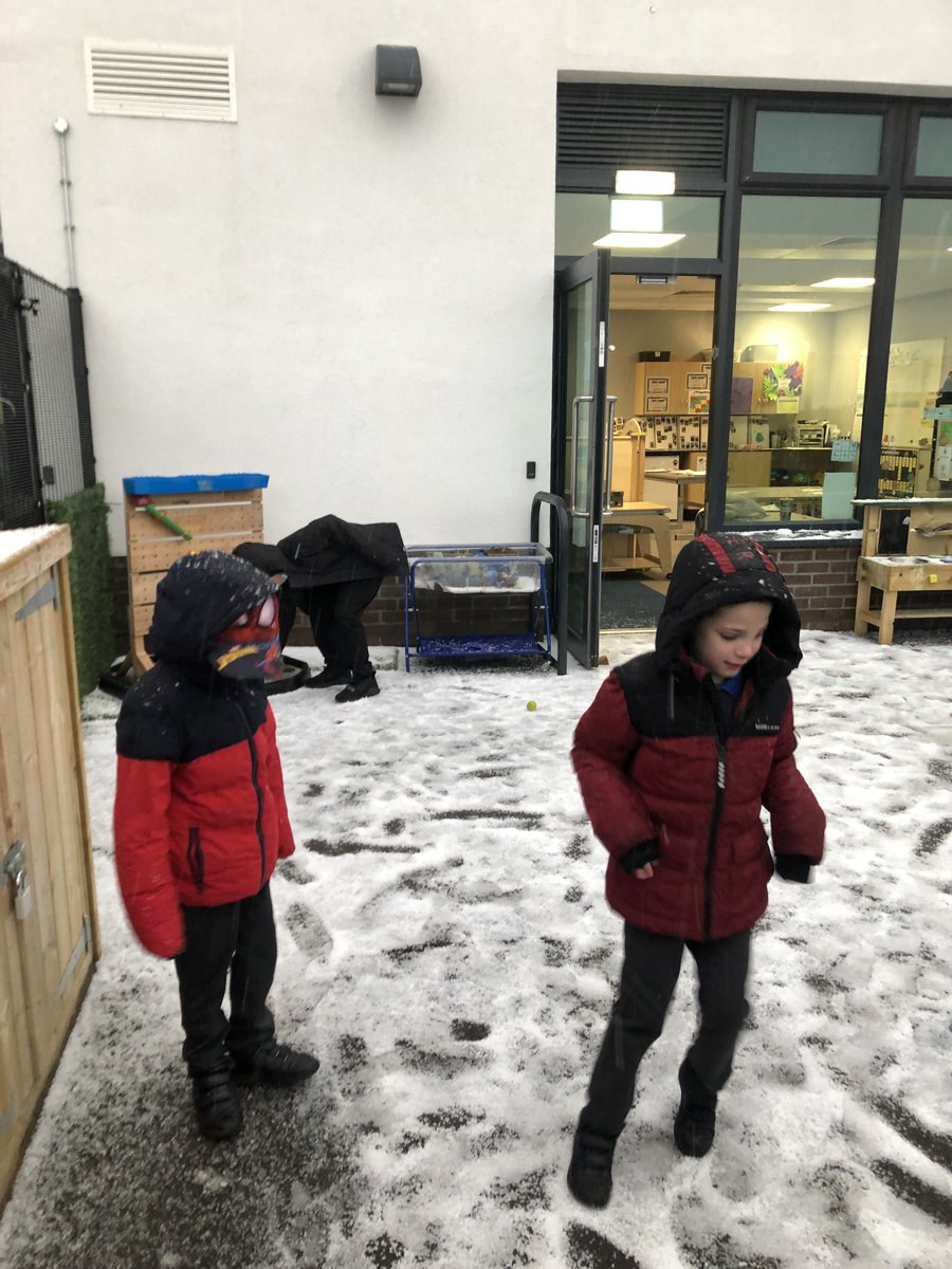 Fun in the snow before #OakClass ' visit to see Santa yesterday! #BecomeMoreChristmas