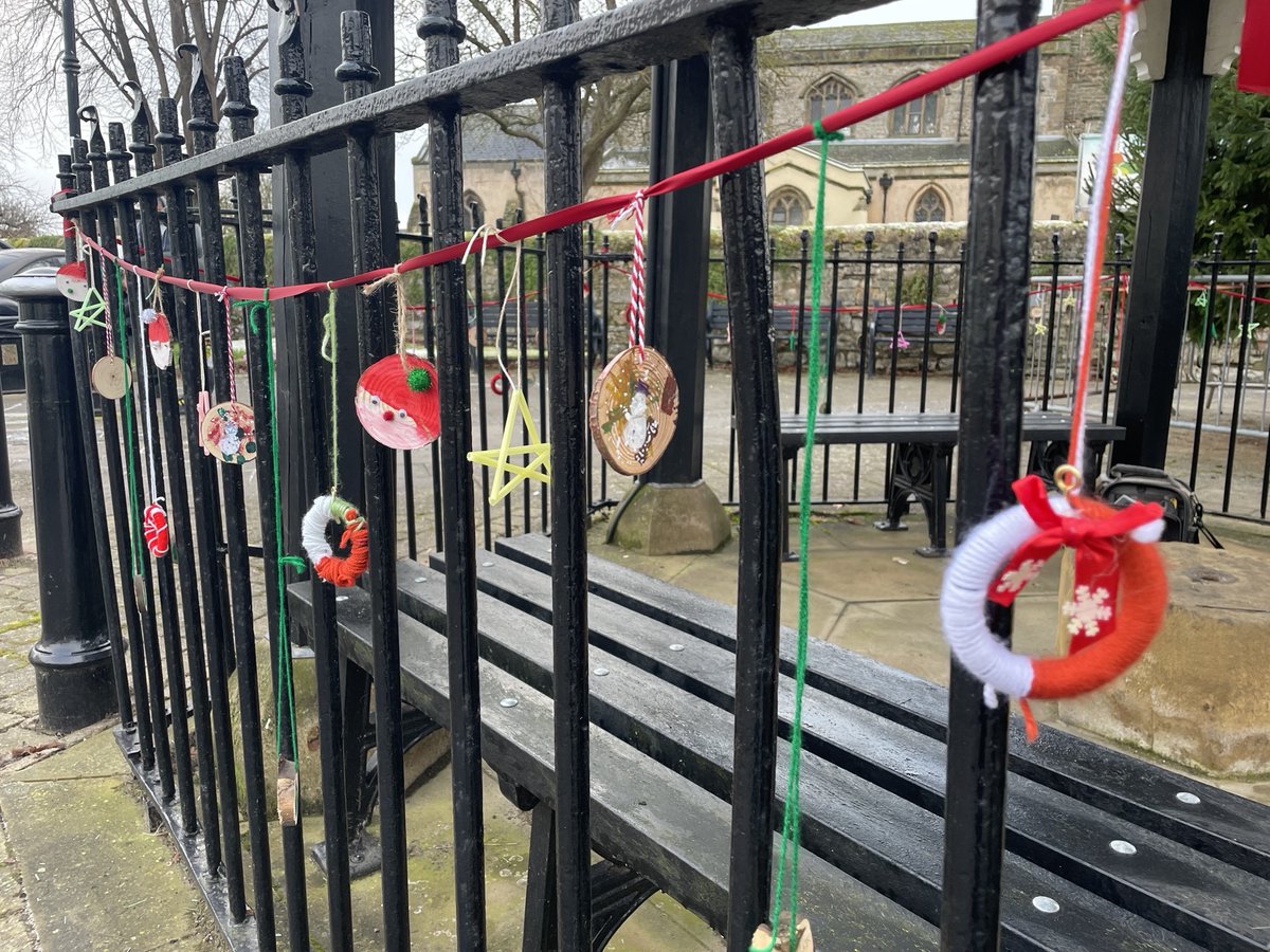 SchoolGotham's tweet photo. Thank you to Mr. and Mrs Howard who have put up all the children's lovely decorations around the fencing of the Gotham tree. Hopefully, we'll see lots of you there tomorrow at 4.50pm for a 5pm sing and then the Christmas Light switch on. 🎄🎄 https://t.co/CVBiyLqVSn