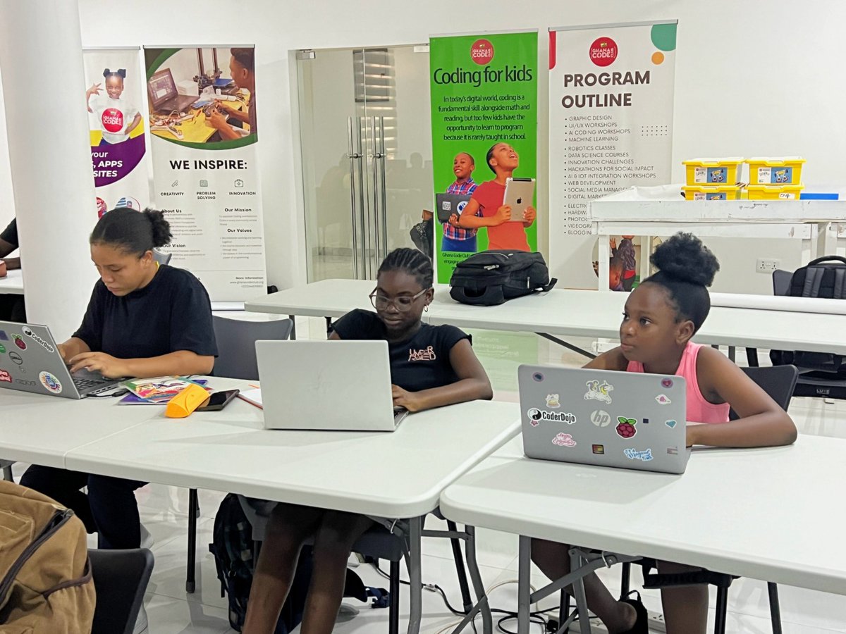 Nii_Ayitey__'s tweet photo. We are learning new things #Ghanacodeclub https://t.co/pTj7R7U6Nv