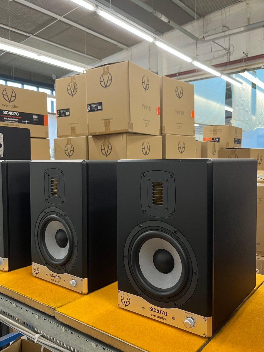 EveAudio's tweet photo. New month, new speakers. SC2070 queue for boxing.
#studiomonitors #recording #mixing #sc2070 https://t.co/J1yQC996Od