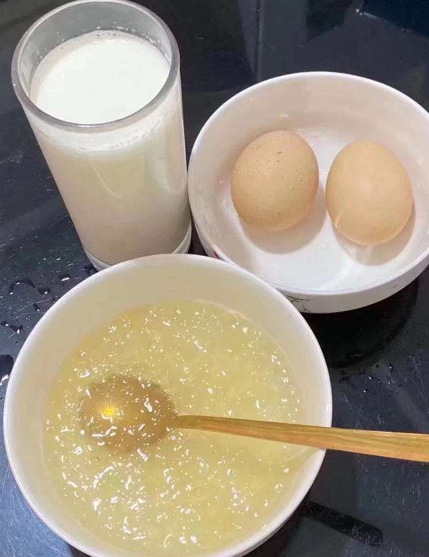 doelgoang's tweet photo. Bird's nest, milk, eggs, simple and uneventful for a Friday breakfast. https://t.co/5bADcSiOav