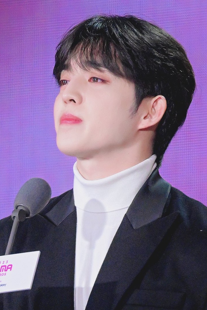 yoonhaniyo_o's tweet photo. maybe there’s tears in his eyes bcs he might still be aching from the injury; or maybe it's bcs he knew they had made it so far; maybe his tears were a sign of relief; cheol’s tears could mean a lot of things, but one thing is for sure—his tears watered the seed of svt’s dreams https://t.co/uLFhp50CO7