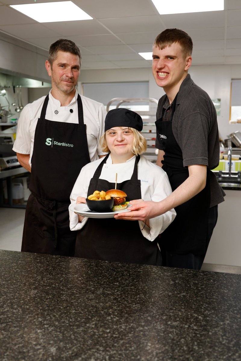 👩‍🍳👨‍🍳 New job alert👇
We're looking for a new assistant chef to not only serve up delicious food but also coach and mentor <a href="/TheNationalStar/">National Star</a> students keen to improve their hospitality and catering skills. Such a rewarding role! nationalstar.org/careers-with-u… <a href="/JCPinGloucester/">JCP in Gloucestershire</a>
