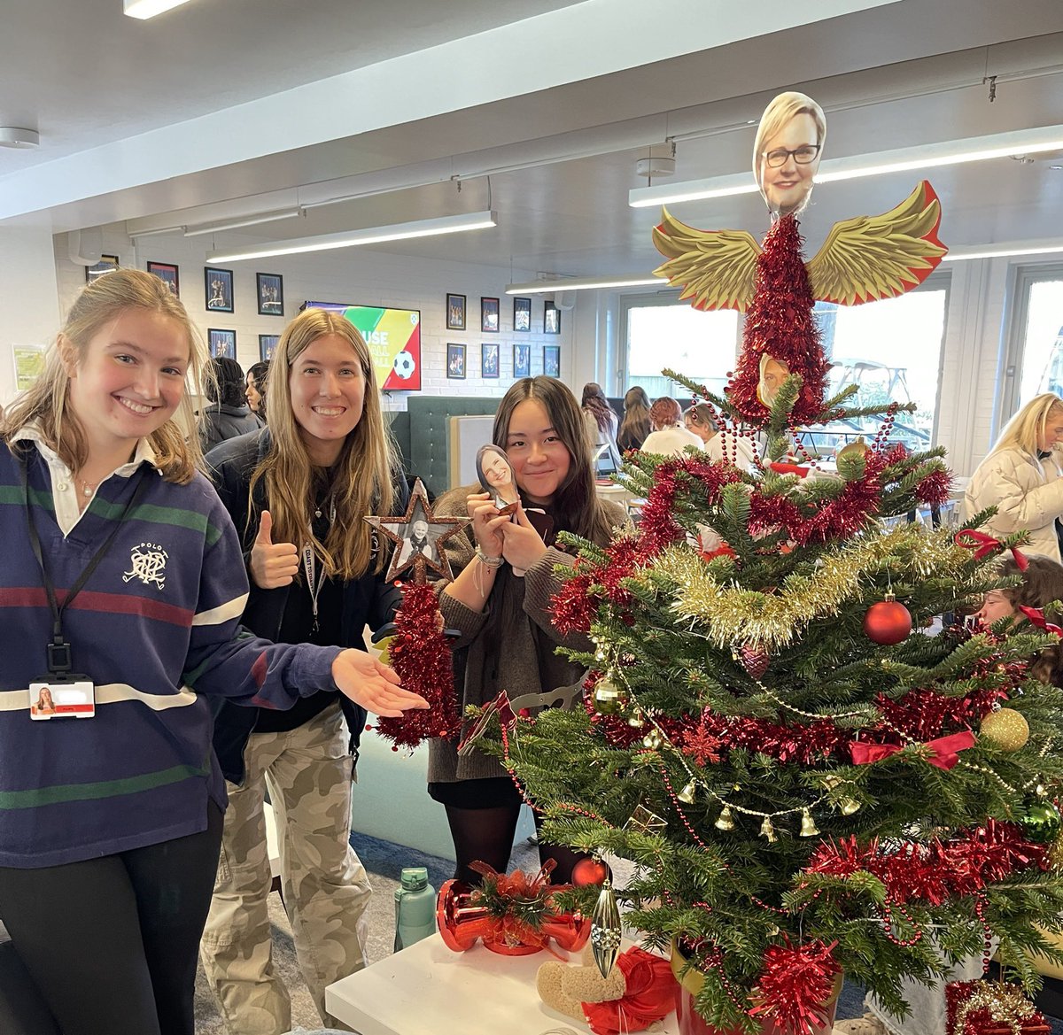 STAHSSixthForm's tweet photo. Feeling festive in the #STAHSSixth Common Room for the annual House Christmas tree decoration competition 🎄🔴🟢🔵🟡 https://t.co/ZUfmFtpqFs