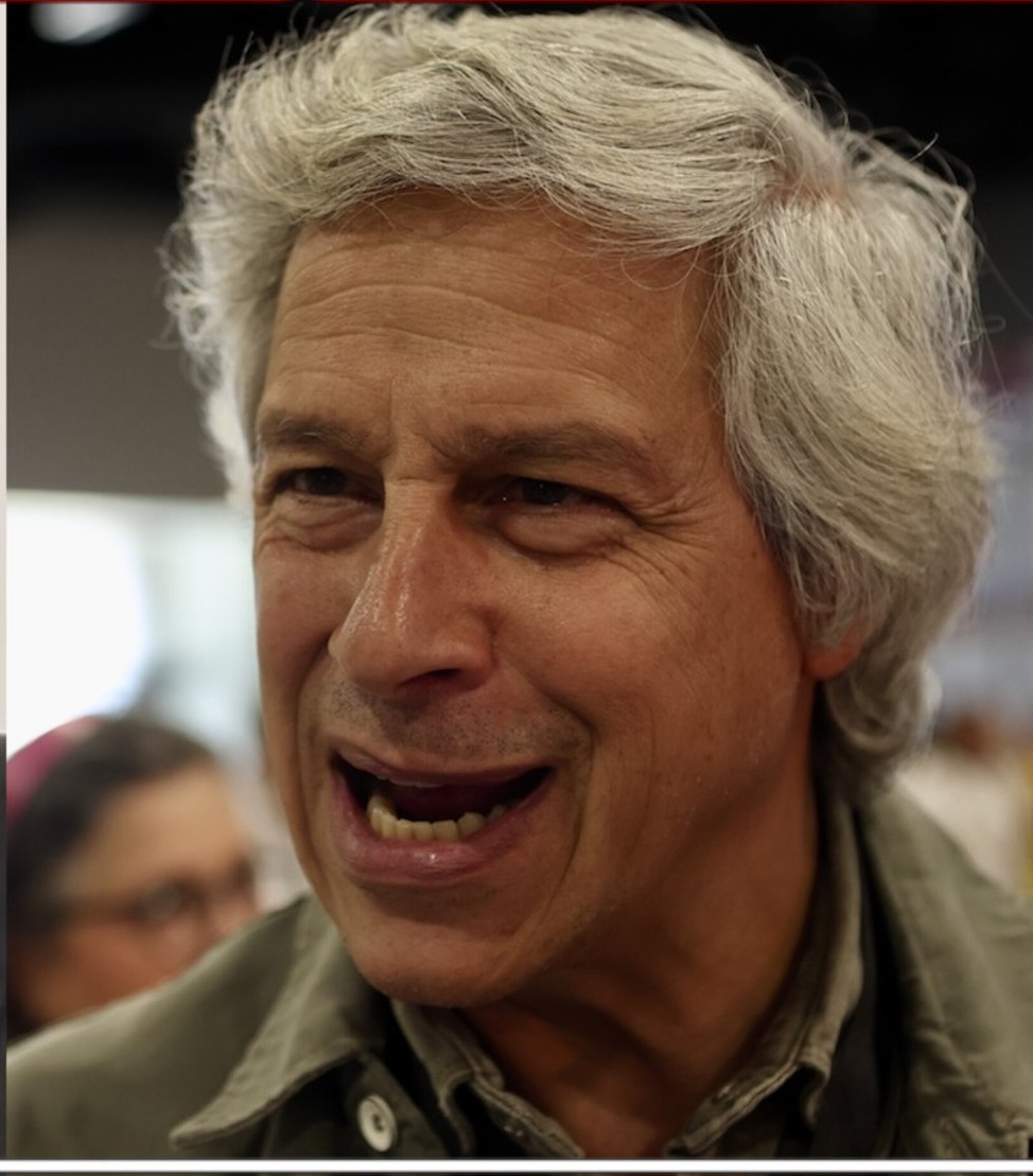 Este tipo <a href="/ClaudioXGG/">Claudio X. González G.</a> es el verdadero peligro para México, desde su aparición en la vida pública se ha dedicado a polarizar, odia a los maestros y al pueblo. compro tres partidos políticos para jugar a la política y no ha ganado ni una eleccion, es un  peligro para México