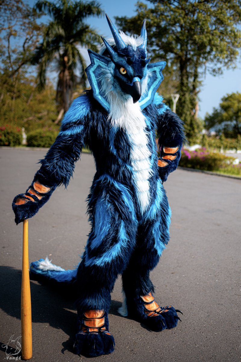 ⚾️⚾️⚾️

📸：<a href="/goat83262/">Yangi🔜Infurnity2025</a>

📷︰<a href="/BeastFantasia/">Beast Fantasia Studio</a>

#FursuitFriday 
#Fursuit