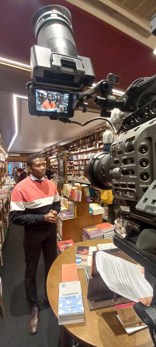 Avec le journal <a href="/ARTEfr/">ARTE</a> pour un petit reportage à Nantes.

#Falmarès #Flammarion #Poetry #Poésie #DONNERLEMAX #FalmarèsWorldTour <a href="/LibCoiffard/">Librairie Coiffard</a>