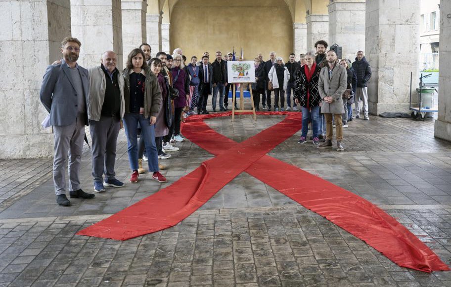 hervecael's tweet photo. Je représente @cestrosi à la Journée mondiale de lutte contre le SIDA à @VilledeNice 
40 ans après la découverte du virus du HIV/SIDA, par des Français, il reste encore d’importantes marges de progressions pour atteindre l’objectif de la fin de la transmission du VIH en 2030 https://t.co/VV4bkYYhbP