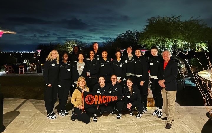 PacificPres's tweet photo. Loved meeting so many @UOPacific @PacificAlumni spanning 7 decades at reception at our Scottsdale home, joined by prospective #Students, parents & @Pacific_Hoops. Looking forward to @PacificTigers v @SunDevilWBB tonight and seeing more Pacificans & old @ASU friends. #PacificProud https://t.co/MA8JynqXlc