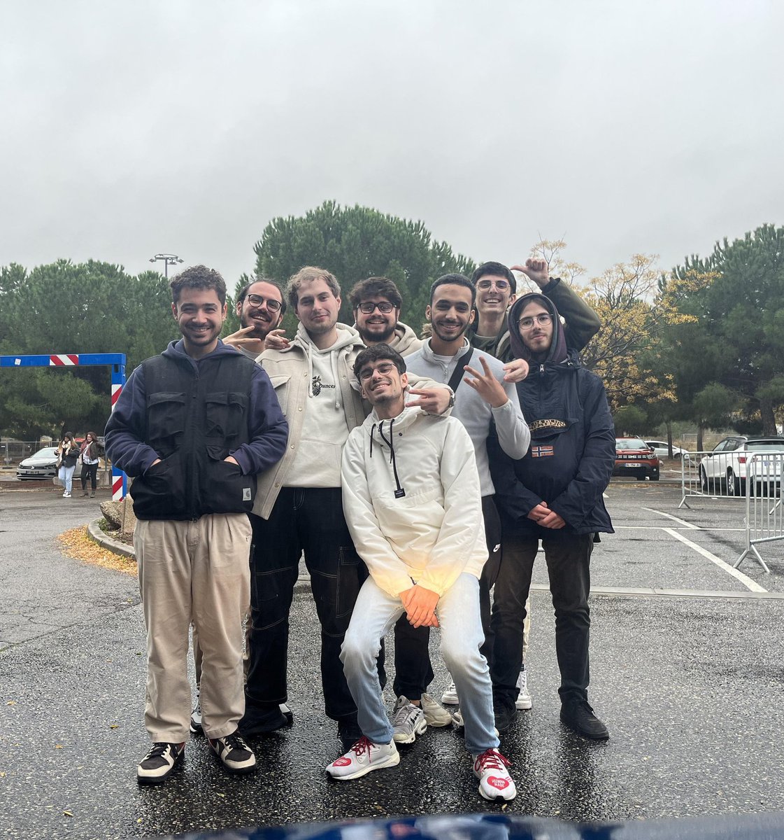 HerSSBU's tweet photo. La Her est en route pour le @Sunrise_Lan !!
Avec comme participant @yacine_mrl @Trozer7 @PoadeSlay @DreamRoad__ @victofu_
(Les 3 autres clowns sont la pour cheers !)
On leur souhaite le maximum de réussite 🥳🤯 #smashbros #quelegaming #Her #Elle https://t.co/gdMcgBxPid